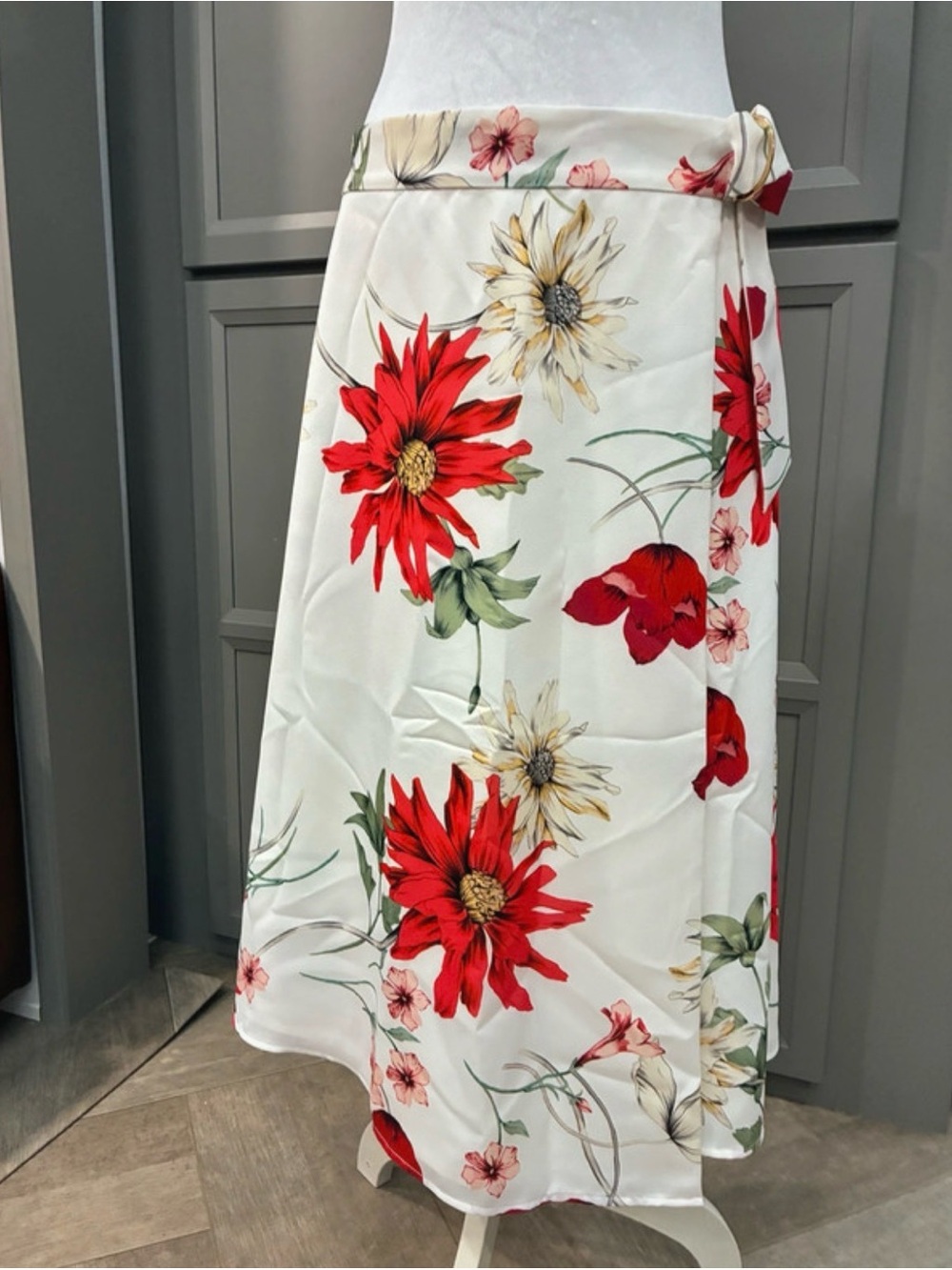 Manolo Blahnik White A-Line Skirt with Red Floral Print